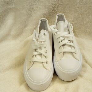 No Boundaries White Canvas Lace-Up Sneakers